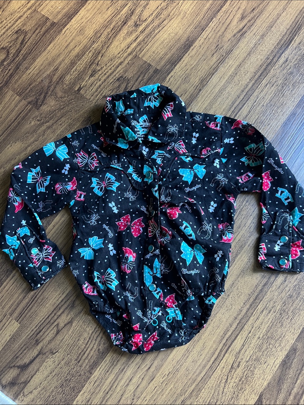 Wrangler' Black Bow Print Pearl Snap Shirt - Teal & Pink